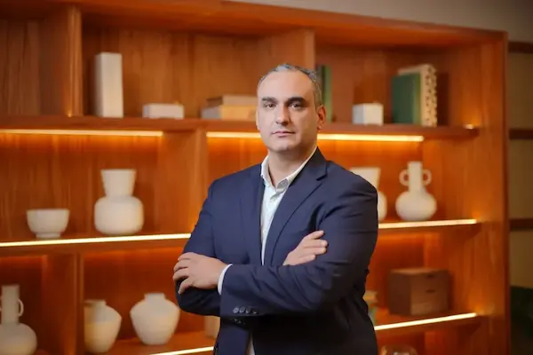 Dr. Tiago Bernardes